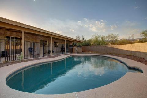 3529 N Sierra Madre Dr