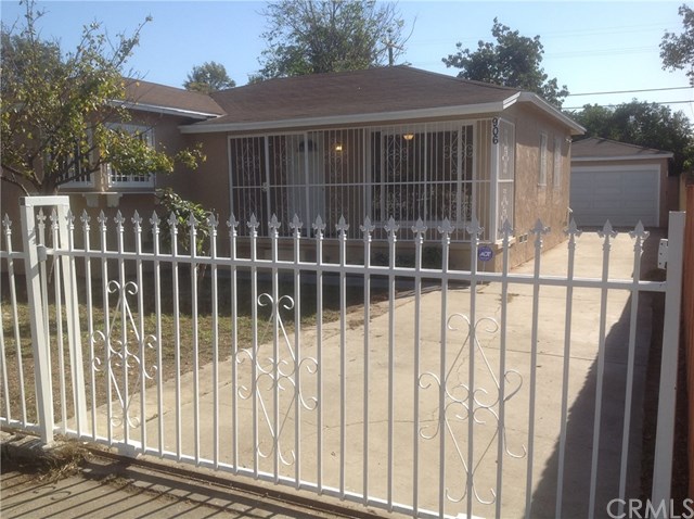 906 E Century Blvd