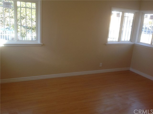 906 E Century Blvd