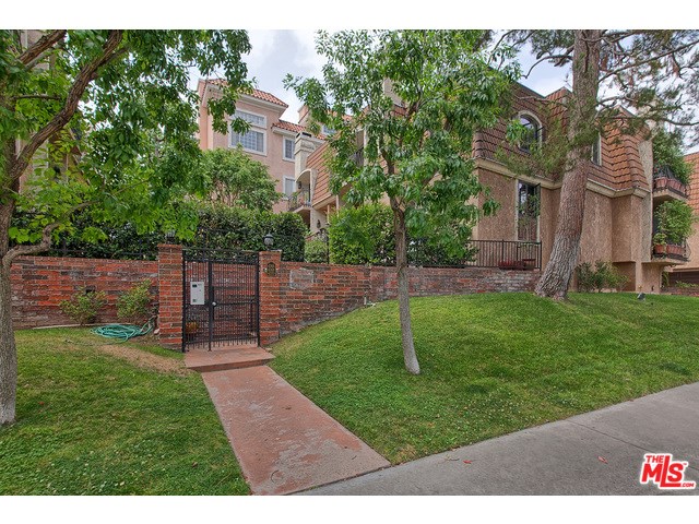 For Sale: 4366 W 8th St Los Angeles, CA 90005