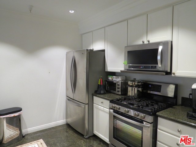 For Sale: 1049 S Hobart #102 Los Angeles, CA 90006