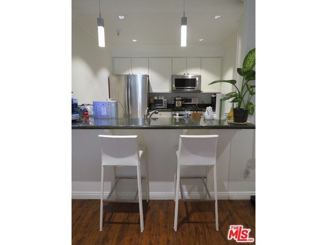 For Sale: 1049 S Hobart #102 Los Angeles, CA 90006