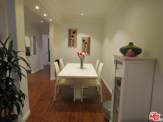 For Sale: 1049 S Hobart #102 Los Angeles, CA 90006