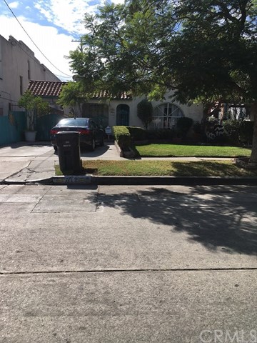 712 W 104th Pl