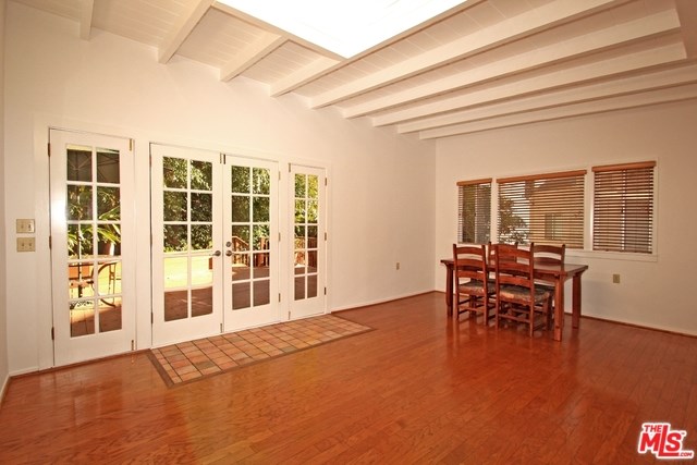 8135 Willow Glen Rd