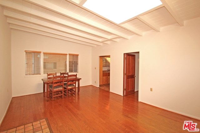8135 Willow Glen Rd