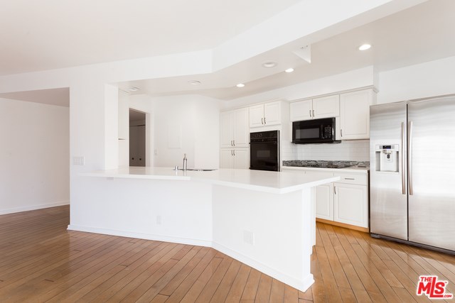 7250 Franklin Ave #607