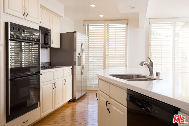 7250 Franklin Ave #607