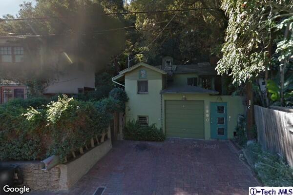 8960 Wonderland Ave