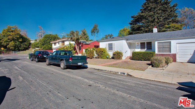 2756 S Bentley Ave