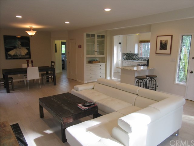 855 Wilcox Ave #401