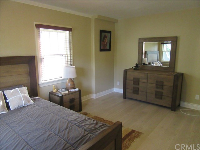 855 Wilcox Ave #401
