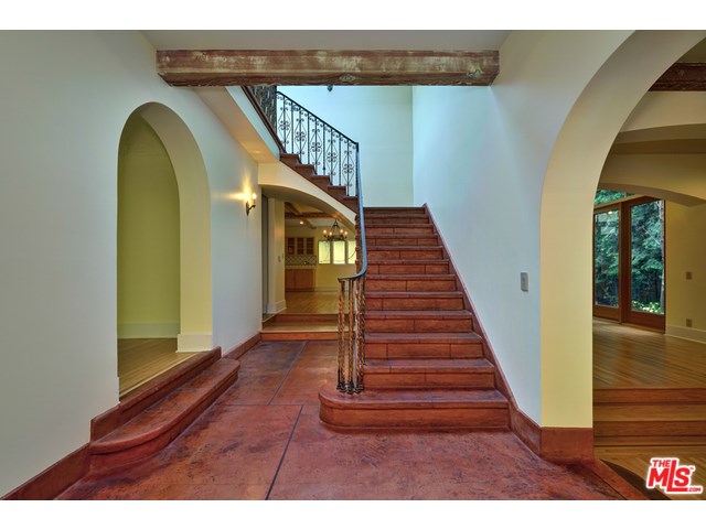 For Sale: 2183 Fern Dell Pl Los Angeles, CA 90068
