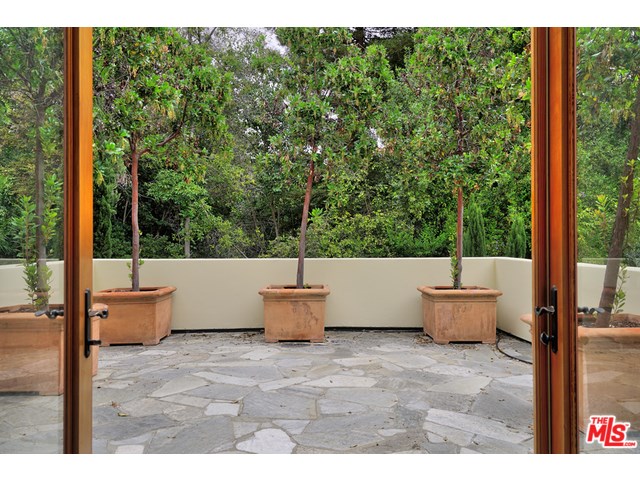 For Sale: 2183 Fern Dell Pl Los Angeles, CA 90068
