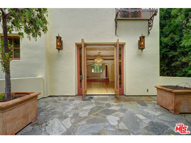 For Sale: 2183 Fern Dell Pl Los Angeles, CA 90068