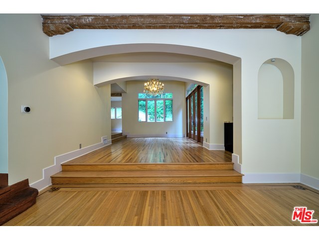 For Sale: 2183 Fern Dell Pl Los Angeles, CA 90068
