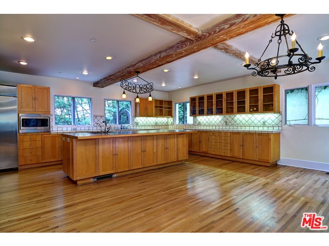For Sale: 2183 Fern Dell Pl Los Angeles, CA 90068