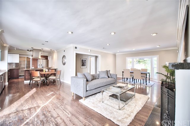 2038 Benedict Canyon Dr
