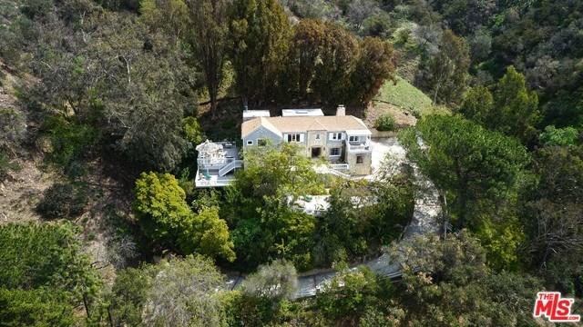 2400 Benedict Canyon Dr