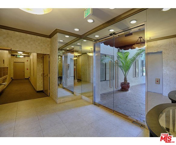 248 S Doheny Dr #6