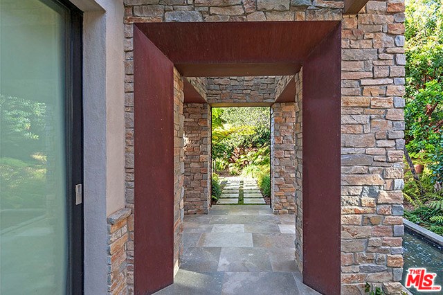 805 N Linden Dr