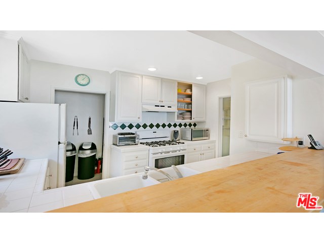 For Sale: 23022 Pacific Coast Hwy Malibu, CA 90265