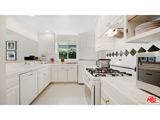 For Sale: 23022 Pacific Coast Hwy Malibu, CA 90265