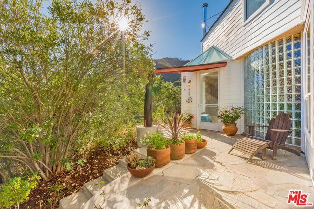 23458 W Moon Shadows Dr