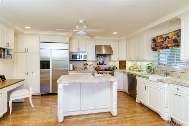 1020 Via Mirabel