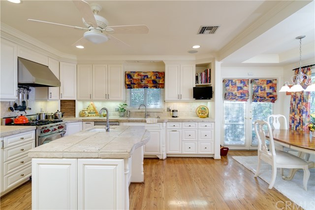 1020 Via Mirabel