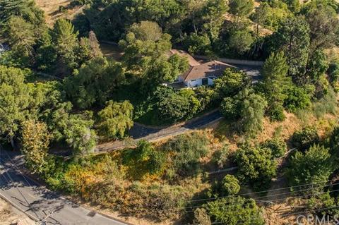 15 Branding Iron Ln