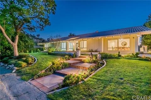 15 Branding Iron Ln