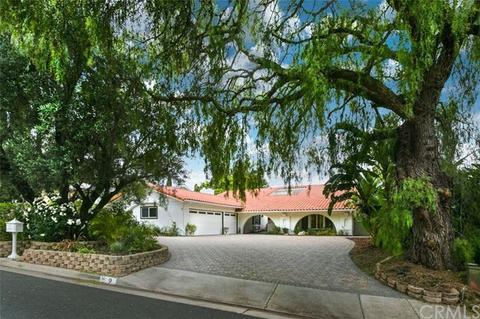 15 Branding Iron Ln