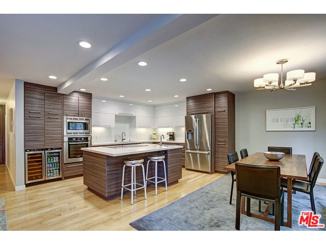 For Sale: 914 Lincoln #208 Santa Monica, CA 90403