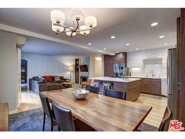 For Sale: 914 Lincoln #208 Santa Monica, CA 90403