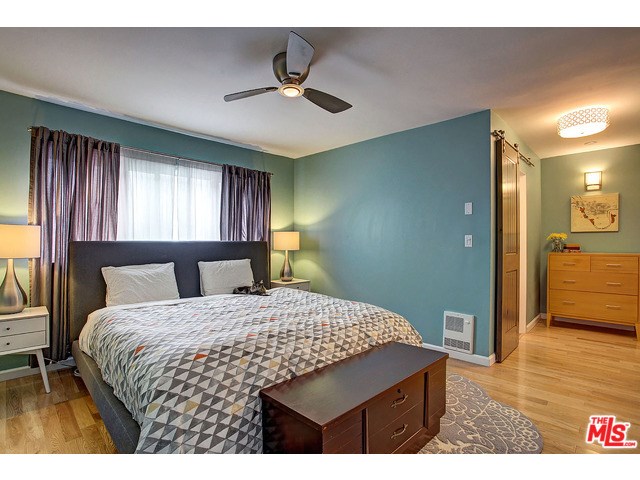 For Sale: 914 Lincoln #208 Santa Monica, CA 90403