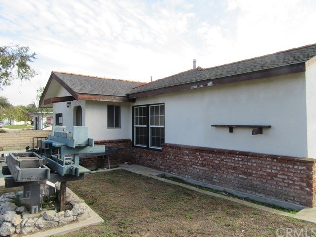 22708 Susana Ave