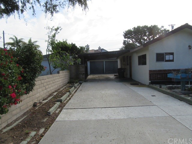 22708 Susana Ave