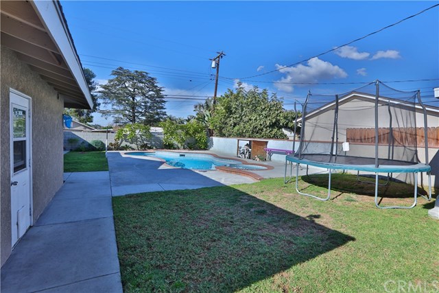 8709 Calmada Ave