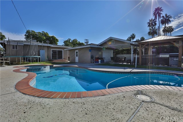 8709 Calmada Ave