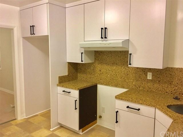272 E 52nd St