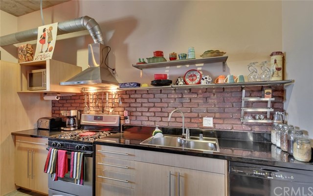 835 Locust Ave #320
