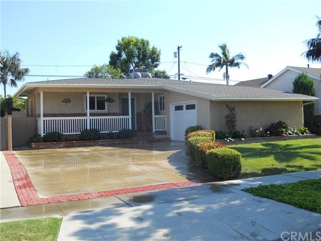 2961 Vuelta Grande Ave