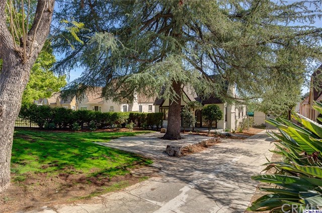 488 W Ventura St