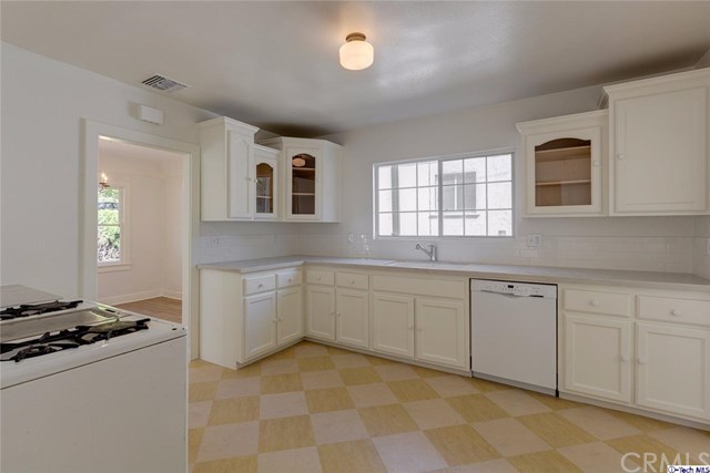 488 W Ventura St