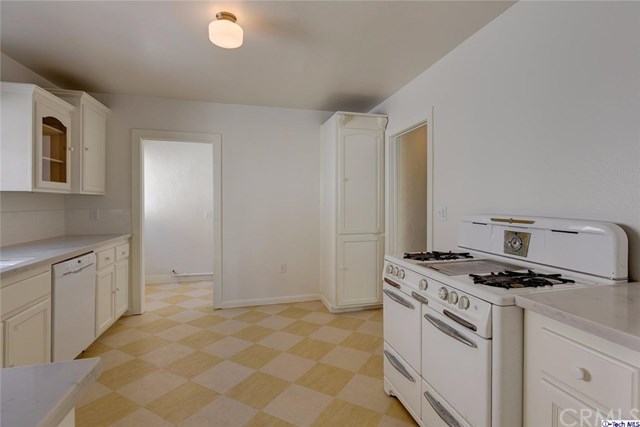 488 W Ventura St