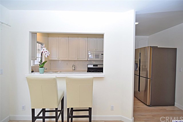 2256 Montrose Ave #5