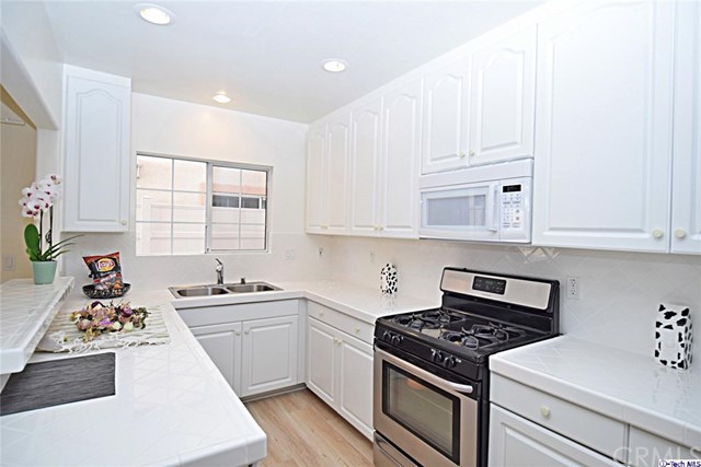 2256 Montrose Ave #5