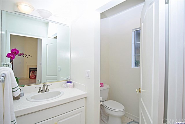 2256 Montrose Ave #5