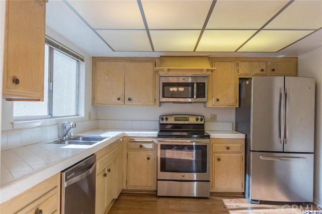 64 N Mar Vista Ave #208